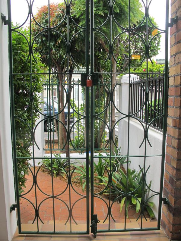 To Let 2 Bedroom Property for Rent in Wynberg Upper Western Cape